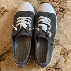 Maurices Women’s slip-on shoes. Size 11